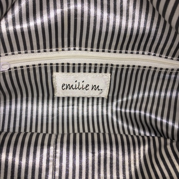 Emillie M Extra Large Shoulder Bag - Picture 8 of 8